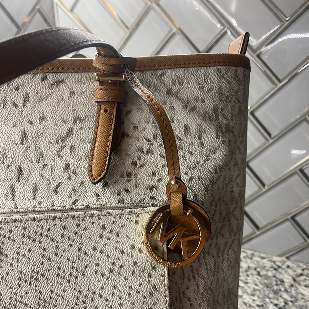 Michael Kors Large Logo Tote Jet Set Bag 🤍 - Picture 2 of 7